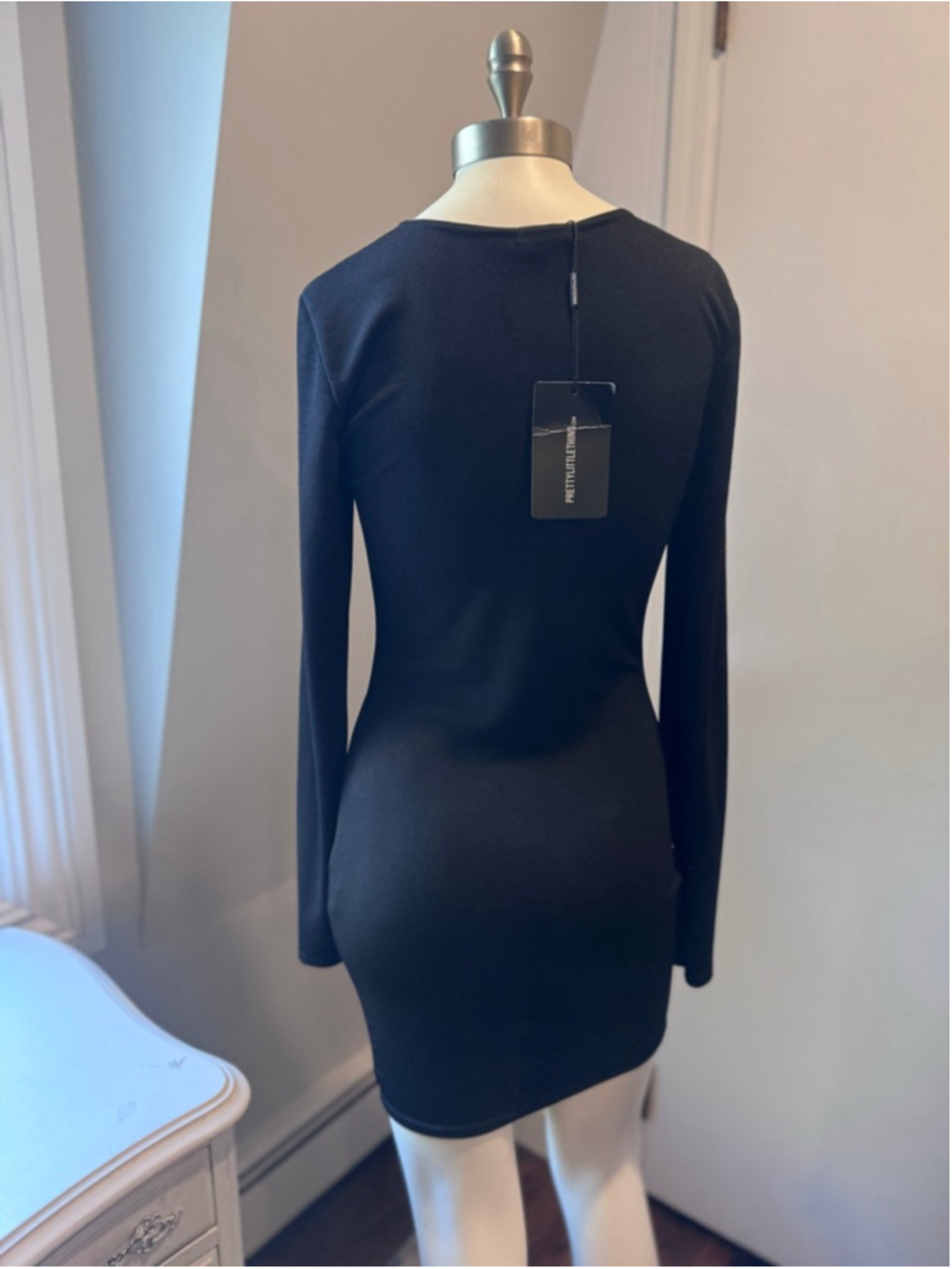 NWT Pretty Little Thing| Black Long Sleeve Bodycon Dress Size 6 - Picture 2 of 7